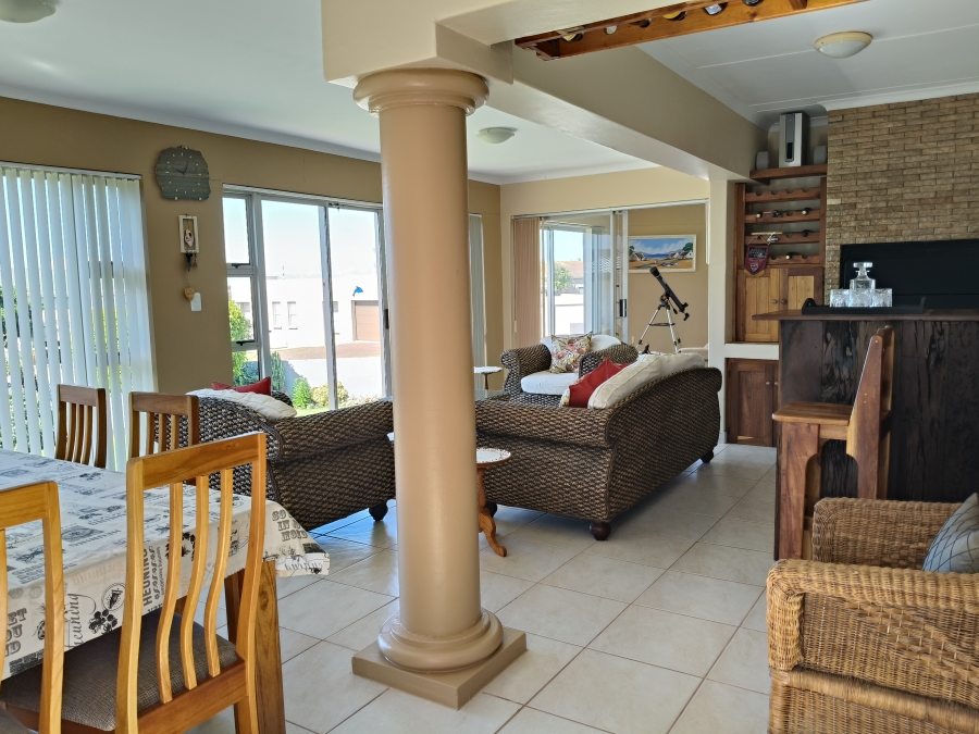 3 Bedroom Property for Sale in Wavecrest Eastern Cape